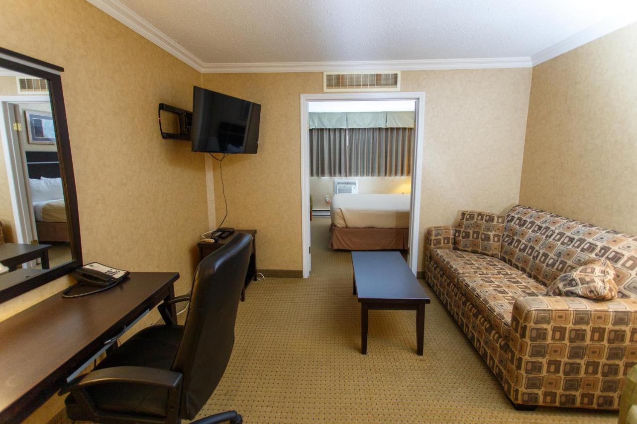 George Dawson Inn Dawson Creek Exterior foto